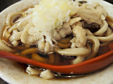 Japon Udon erişte çorbası