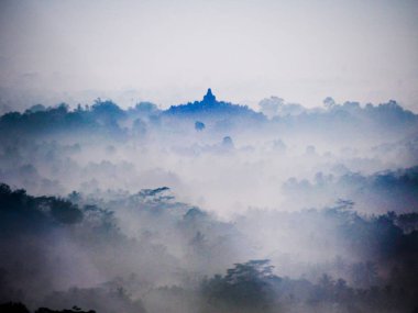 Sunrise üzerinde Borobudur Tapınağı Endonezya