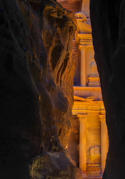 Hazine Binası ile Petra Ürdün Kanyon'da görüntülendi