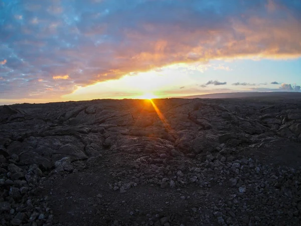 Pôr do sol em Lava Fields Hawaii — Fotografia de Stock