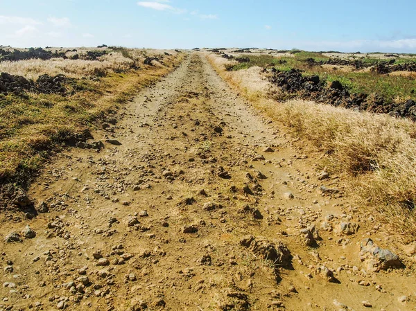 Estrada rural da sujeira rochosa — Fotografia de Stock