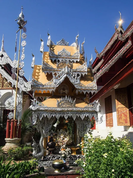 Templo decorado em Chiang Mai Tailândia — Fotografia de Stock