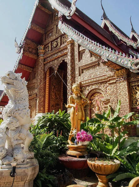 Templo decorado em Chiang Mai Tailândia — Fotografia de Stock