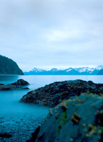 Alaskan kustlijn bij dageraad — Stockfoto