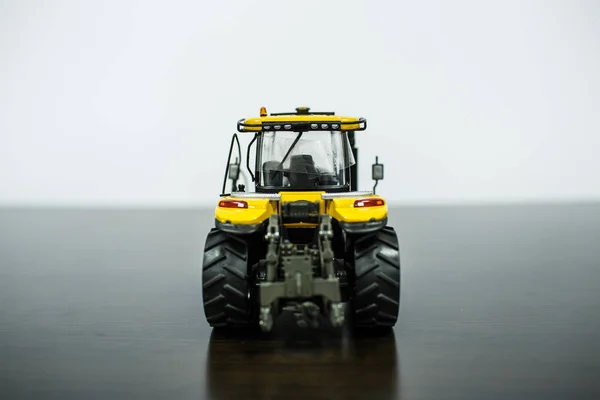 Model tractor on tracks — Stock Photo, Image