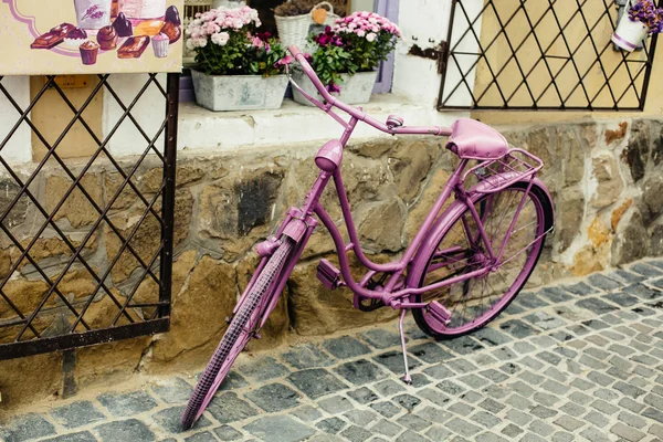 Vintage rower na ulicy — Zdjęcie stockowe