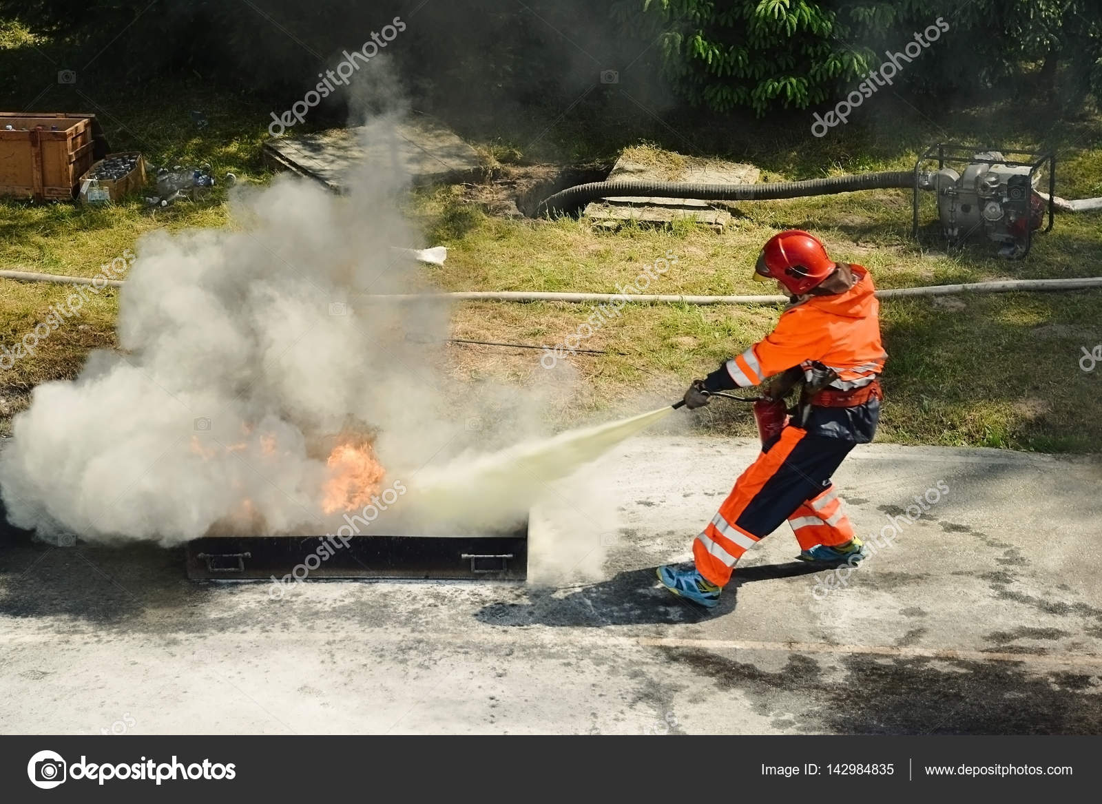 Firefighter using fire extinguisher Stock Photo by ©VAKSMANV101 142984835