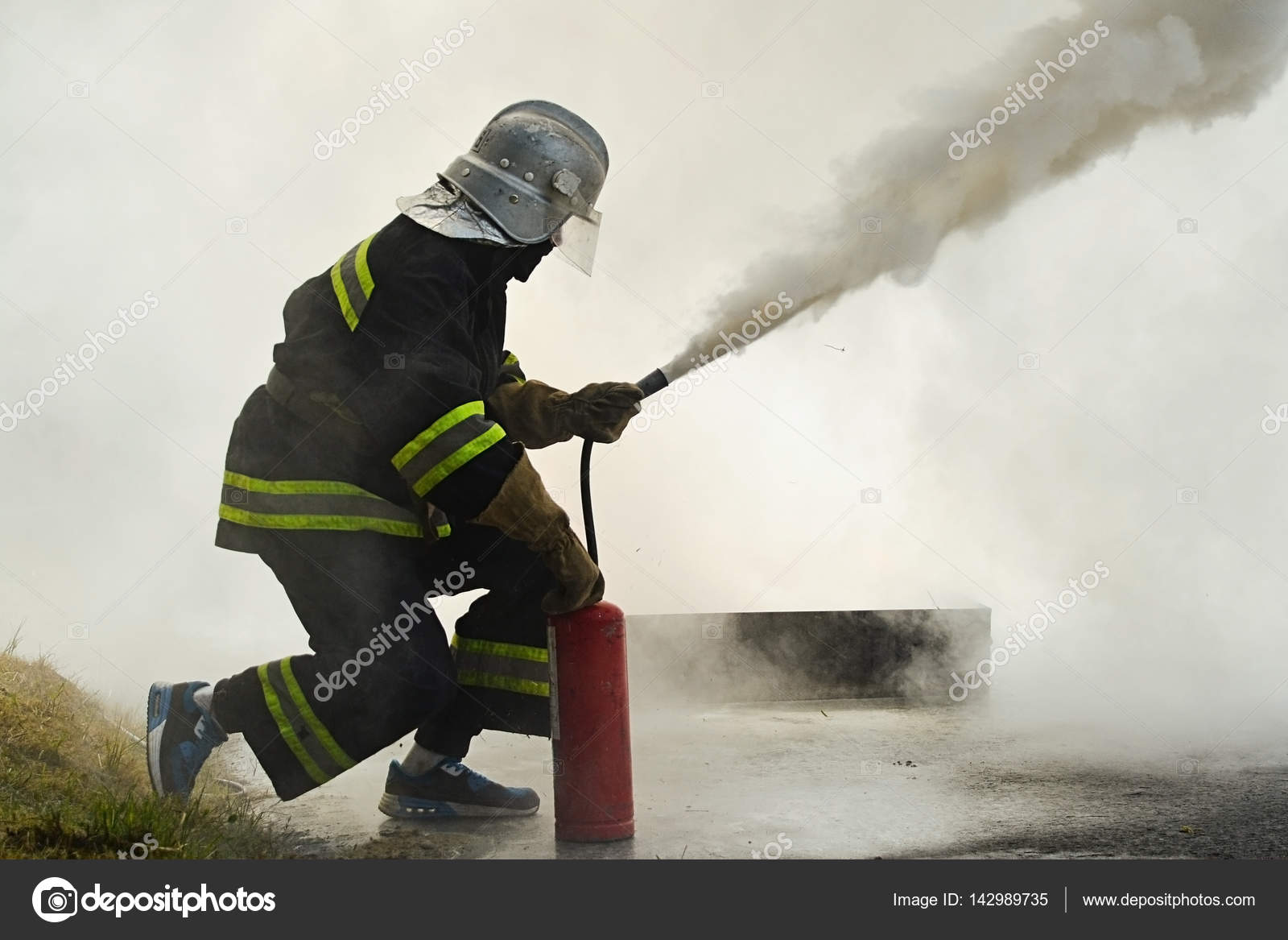 Firefighter using fire extinguisher stock photo vaksmanv101 142989735