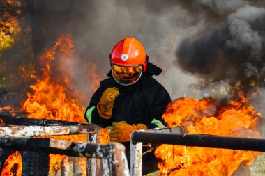tam donanımlı itfaiye eri