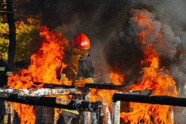 tam donanımlı itfaiye eri
