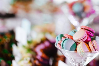 lezzetli macaroons ile kase