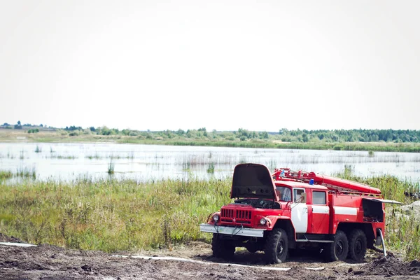 Old fire truck on training — Stock Photo, Image