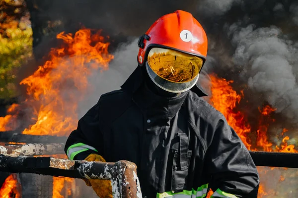 Full equiped firefighter — Stock Photo, Image