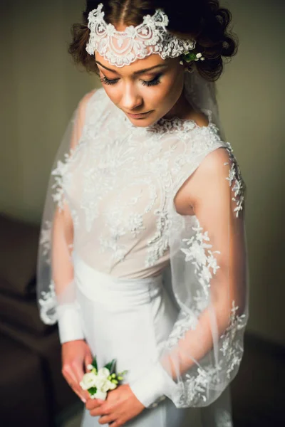 Menyasszony a gyönyörű boutonniere — Stock Fotó