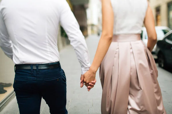 夫妻被佛罗伦萨街道散步 — 图库照片