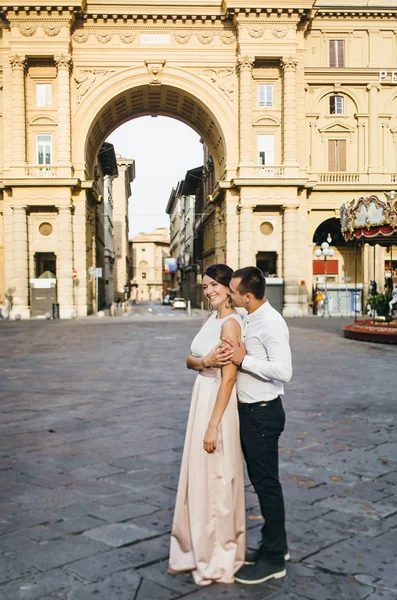 Lovely couple in italy — Stock Photo, Image