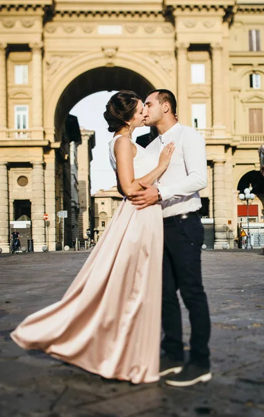 Lovely couple in italy — Stock Photo, Image