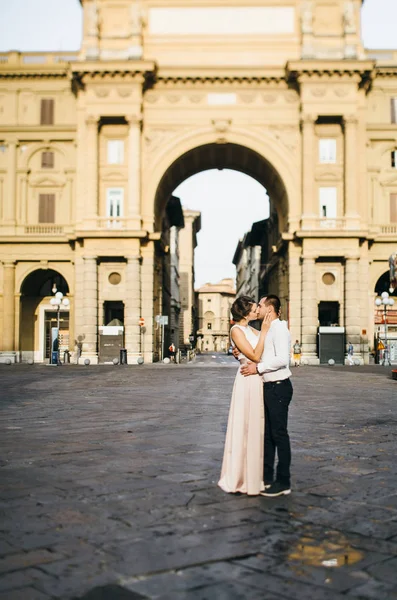 Schönes paar in italien — Stockfoto