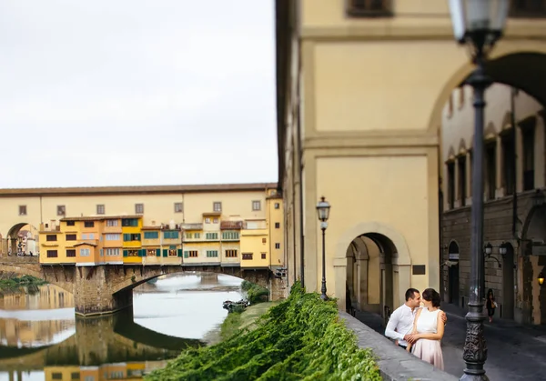 Junges Paar in florenz — Stockfoto