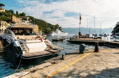 boat in Marina Grande