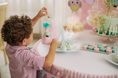 çocuk doğum günü partisi