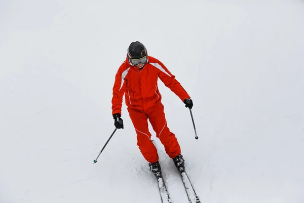 男人对滑雪的乐趣 — 图库照片