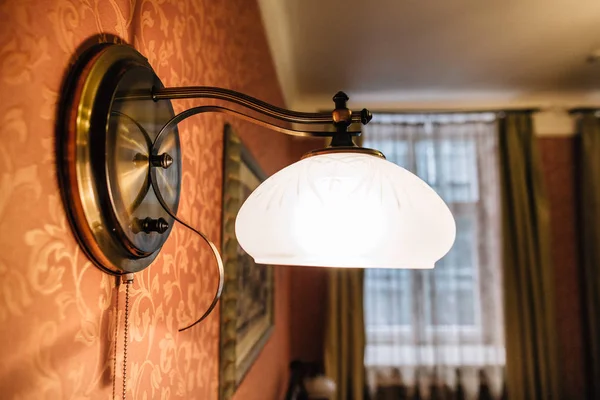 Vintage lamp in bedroom — Stock Photo, Image