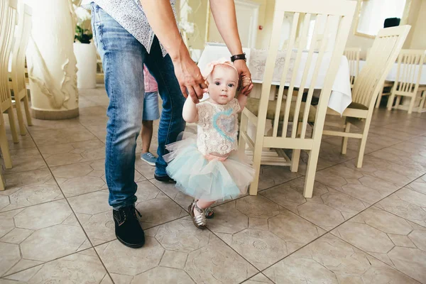 子供の面白い誕生日パーティー — ストック写真