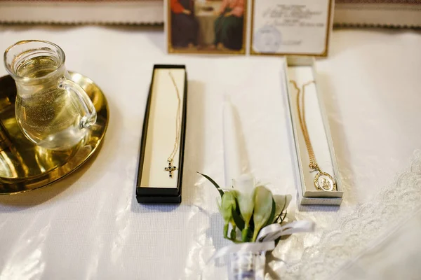 Tabela preparada para ritual religioso cristão — Fotografia de Stock