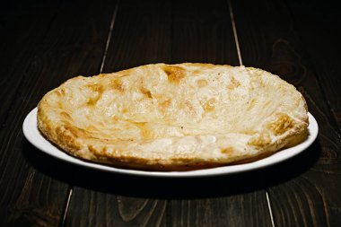 Klasik yuvarlak peynir pasta