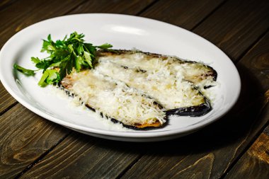 Peynir ile doldurulmuş patlıcan 