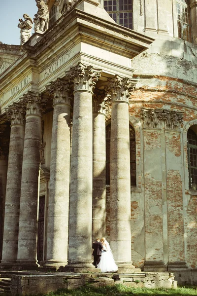 Casamento romântico casal de recém-casados — Fotografia de Stock