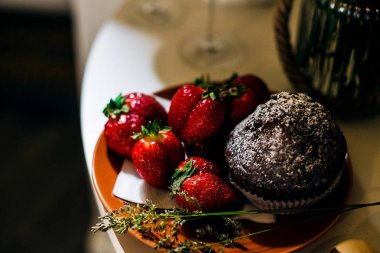  taze çilek ve muffin 