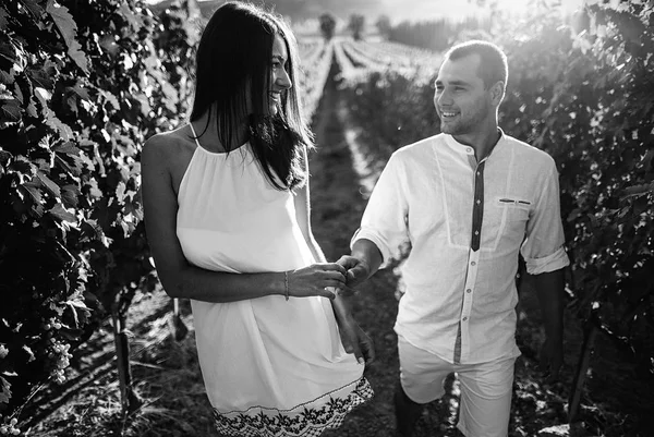 Romantic couple in the vineyard — Stock Photo, Image