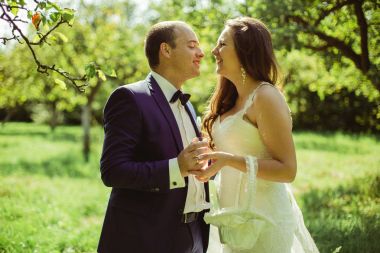 damat ve gelin dikey, şampanya