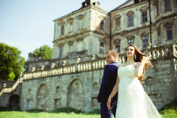 Felice sposo e sposa ritratto — Foto Stock