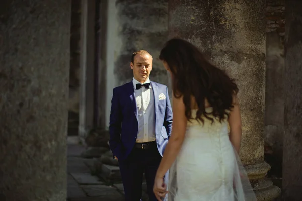 Felice sposo e sposa ritratto — Foto Stock