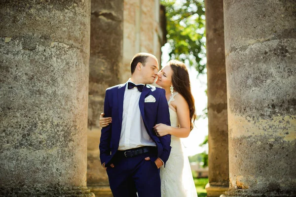 Retrato de novio y novia feliz — Foto de Stock