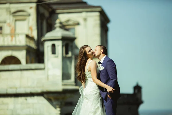 Retrato de novio y novia feliz — Foto de Stock