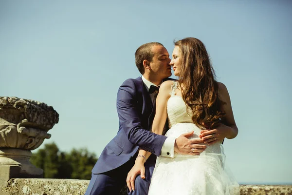 Felice sposo e sposa ritratto — Foto Stock