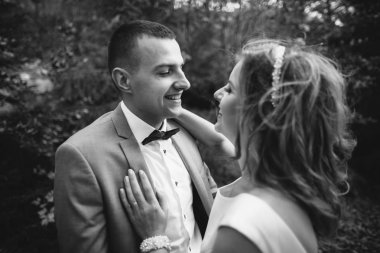 dağlarda yürüyüş Düğün çifti