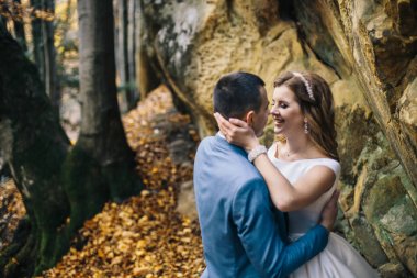 dağlarda yürüyüş Düğün çifti