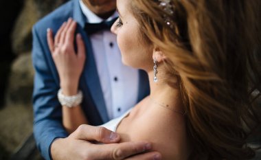 dağlarda yürüyüş Düğün çifti