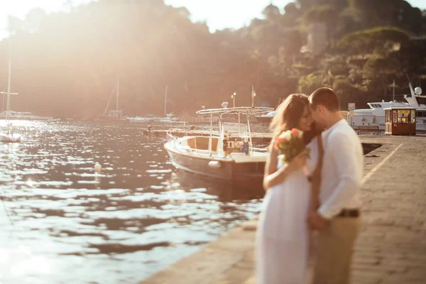 Felice sposo e sposa — Foto Stock