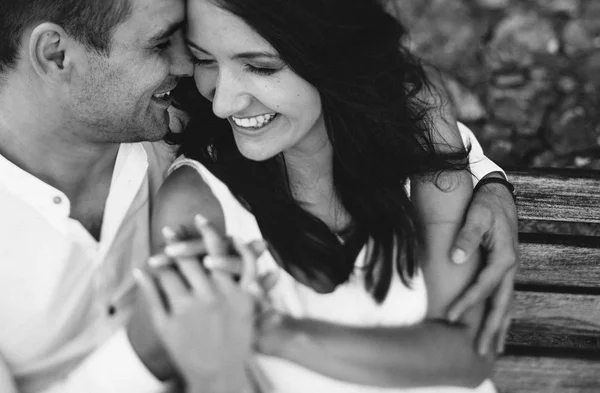 Groom and bride  walking in Italian town — Stock Photo, Image