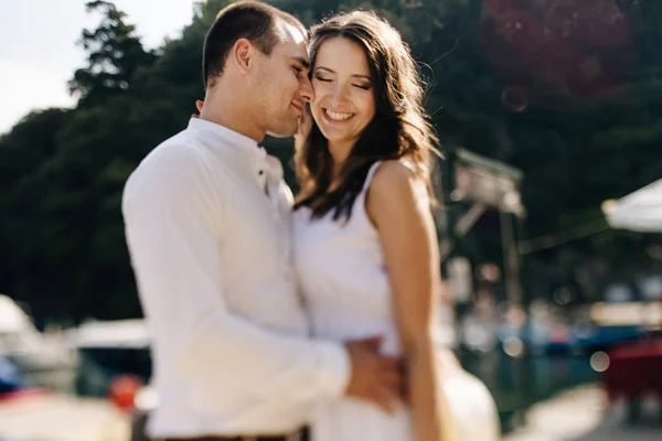 Novia y novio felices — Foto de Stock