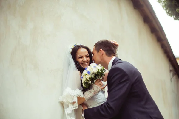 Портрет красивої весільної пари — стокове фото