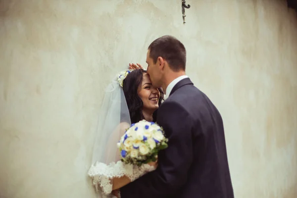 Retrato de belo casal de casamento — Fotografia de Stock