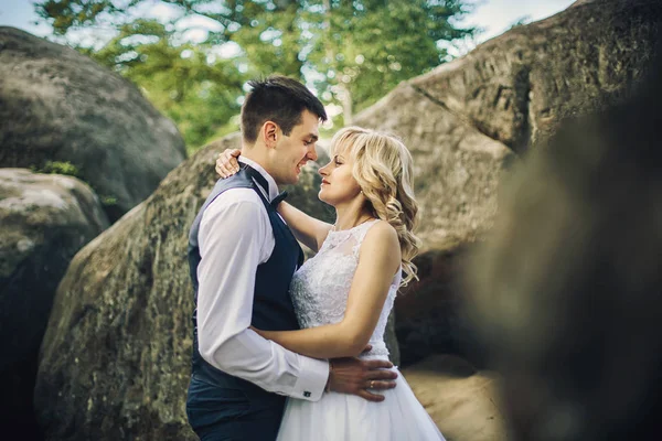 Düğün çift açık poz