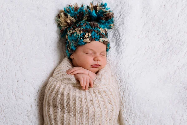 Sova nyfödd pojke — Stockfoto